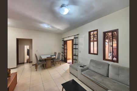 Casa de condomínio para alugar com 215m², 3 quartos e 1 vaga