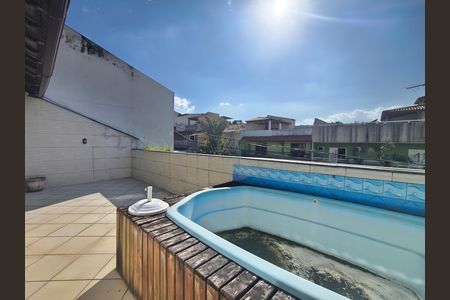 Casa de condomínio para alugar com 215m², 3 quartos e 1 vaga