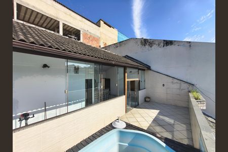 Casa de condomínio para alugar com 215m², 3 quartos e 1 vaga