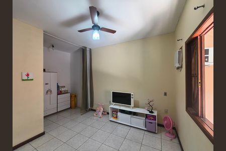Casa de condomínio para alugar com 215m², 3 quartos e 1 vaga