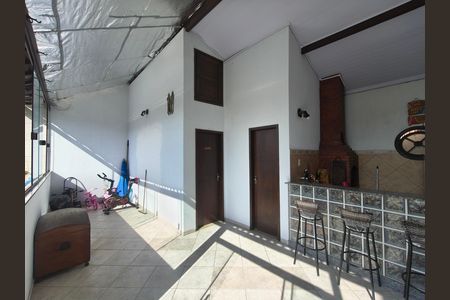 Casa de condomínio para alugar com 215m², 3 quartos e 1 vaga