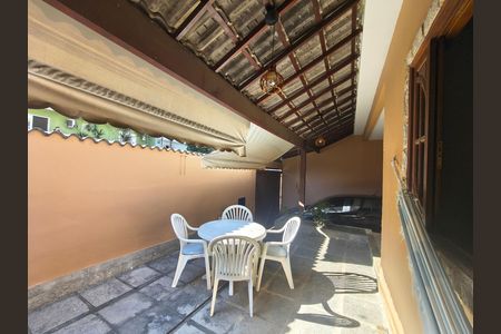 Casa de condomínio para alugar com 215m², 3 quartos e 1 vaga
