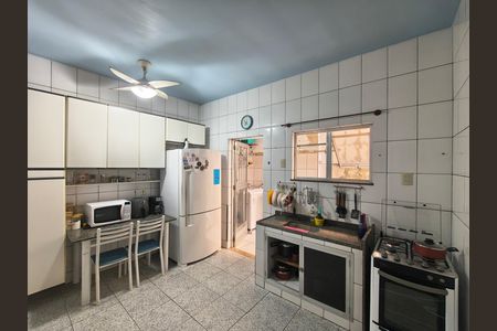 Casa de condomínio para alugar com 215m², 3 quartos e 1 vaga