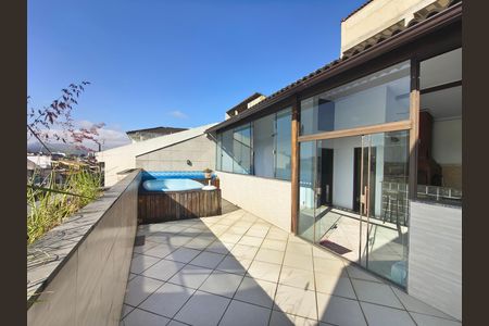 Casa de condomínio para alugar com 215m², 3 quartos e 1 vaga