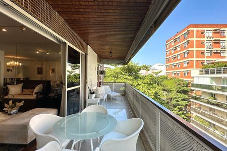 Apartamento à venda com 307m², 4 quartos e 2 vagas