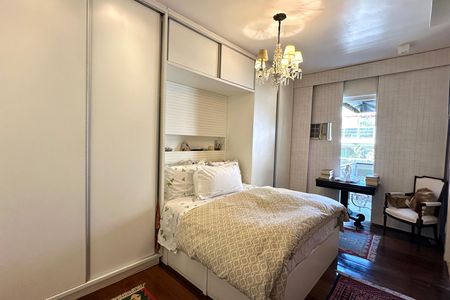 Apartamento à venda com 307m², 4 quartos e 2 vagas