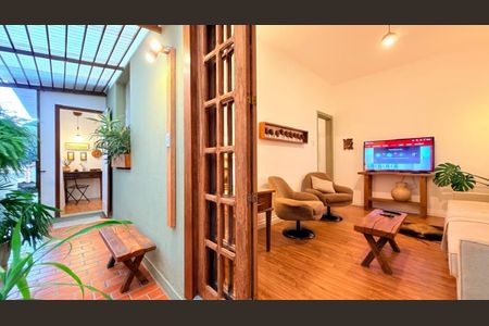 Casa à venda com 2 quartos, 140m² em Carlos Prates, Belo Horizonte