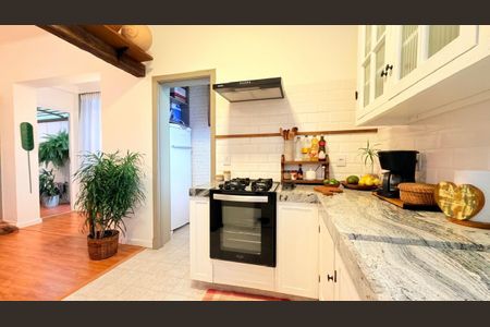 Casa à venda com 2 quartos, 140m² em Carlos Prates, Belo Horizonte