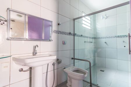 Casa à venda com 390m², 6 quartos e 4 vagas Casa à venda com 390m², 6 quartos e 4 vagasBanheiro