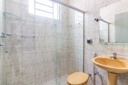 Casa à venda com 390m², 6 quartos e 4 vagas Casa à venda com 390m², 6 quartos e 4 vagasBanheiro 1