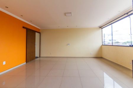 Casa à venda com 390m², 6 quartos e 4 vagas Casa à venda com 390m², 6 quartos e 4 vagasQuarto 3