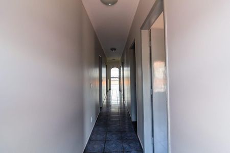 Casa à venda com 390m², 6 quartos e 4 vagas Casa à venda com 390m², 6 quartos e 4 vagasCorredor