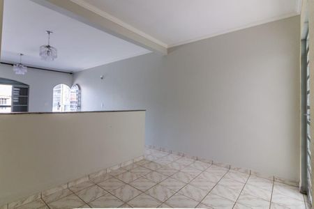 Casa à venda com 390m², 6 quartos e 4 vagas Casa à venda com 390m², 6 quartos e 4 vagasSala