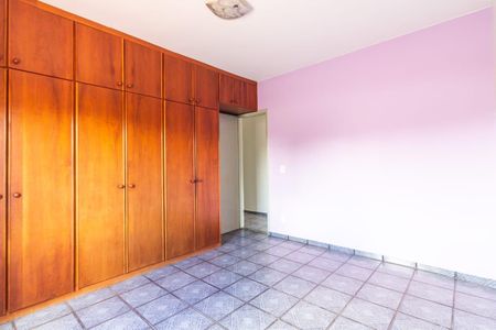 Casa à venda com 390m², 6 quartos e 4 vagas Casa à venda com 390m², 6 quartos e 4 vagasQuarto 3