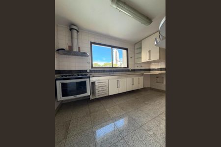 Apartamento à venda com 237m², 3 quartos e 3 vagas