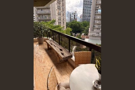 Apartamento à venda com 2 quartos, 210m² em Vila Nova Conceição, São Paulo