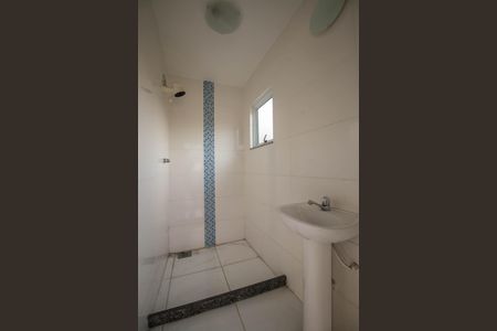 Banheiro de serviço de apartamento para alugar com 2 quartos, 70m² em Engenho Pequeno, São Gonçalo