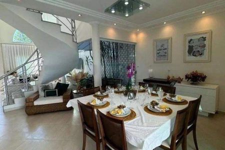 Casa à venda com 4 quartos, 292m² em Parque dos Passaros, São Bernardo do Campo