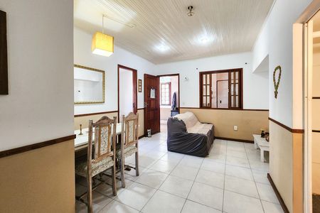Casa à venda com 236m², 7 quartos e 2 vagas Casa à venda com 236m², 7 quartos e 2 vagasEdícula - Sala