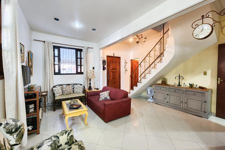 Casa à venda com 236m², 7 quartos e 2 vagas Casa à venda com 236m², 7 quartos e 2 vagasSala