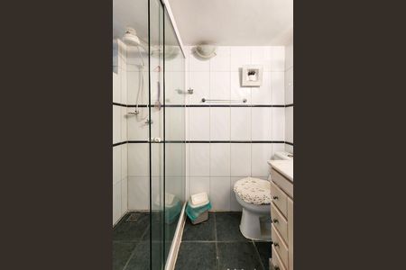 Casa à venda com 236m², 7 quartos e 2 vagas Casa à venda com 236m², 7 quartos e 2 vagasEdícula - Banheiro