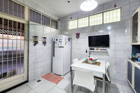 Casa à venda com 236m², 7 quartos e 2 vagas Casa à venda com 236m², 7 quartos e 2 vagasCozinha