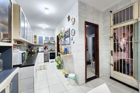 Casa à venda com 236m², 7 quartos e 2 vagas Casa à venda com 236m², 7 quartos e 2 vagasCozinha