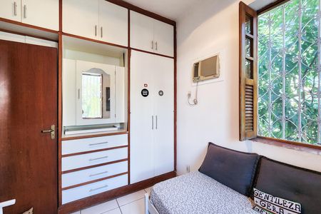 Casa à venda com 236m², 7 quartos e 2 vagas Casa à venda com 236m², 7 quartos e 2 vagasQuarto 2
