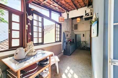 Casa à venda com 236m², 7 quartos e 2 vagas Casa à venda com 236m², 7 quartos e 2 vagasVaranda