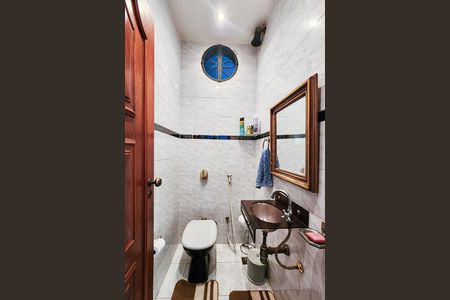 Casa à venda com 236m², 7 quartos e 2 vagas Casa à venda com 236m², 7 quartos e 2 vagasLavabo
