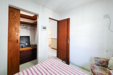 Casa à venda com 236m², 7 quartos e 2 vagas Casa à venda com 236m², 7 quartos e 2 vagasEdícula - Quarto 2