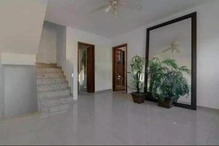 Casa à venda com 120m², 3 quartos e 5 vagas