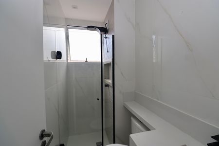 Banheiro de apartamento para alugar com 2 quartos, 42m² em Piatã, Salvador
