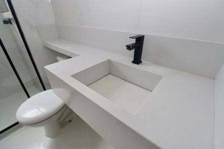 Banheiro de apartamento para alugar com 2 quartos, 42m² em Piatã, Salvador