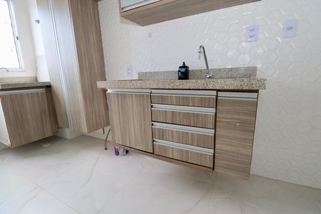 Cozinha de apartamento para alugar com 2 quartos, 42m² em Piatã, Salvador