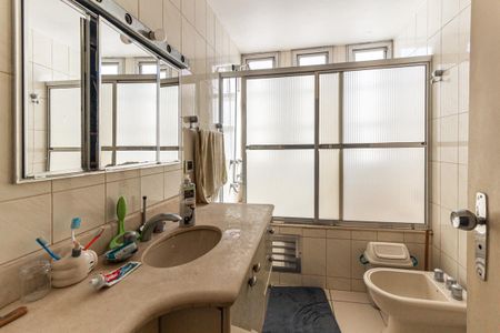 Apartamento à venda com 230m², 4 quartos e 2 vagas Apartamento à venda com 230m², 4 quartos e 2 vagasBanheiro Social
