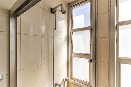 Apartamento à venda com 230m², 4 quartos e 2 vagas Apartamento à venda com 230m², 4 quartos e 2 vagasBanheiro Social