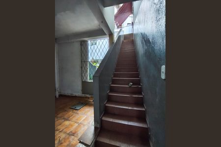 Apartamento para alugar com 127m², 3 quartos e 1 vaga Apartamento para alugar com 127m², 3 quartos e 1 vagaEscada