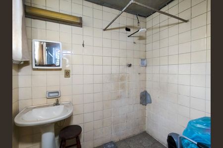 Banheiro de serviço de apartamento para alugar com 3 quartos, 127m² em Grajaú, Rio de Janeiro