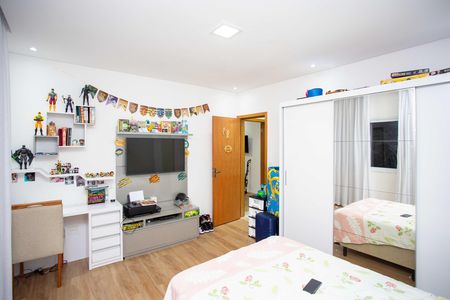 Casa à venda com 380m², 3 quartos e 2 vagasQuarto 2