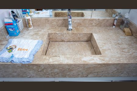 Casa à venda com 380m², 3 quartos e 2 vagasBanheiro