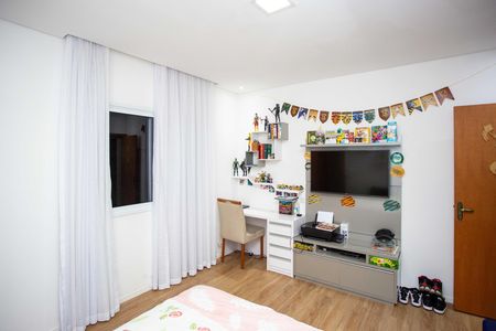 Casa à venda com 380m², 3 quartos e 2 vagasQuarto 2