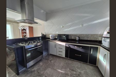 Casa para alugar com 250m², 3 quartos e 3 vagas Casa para alugar com 250m², 3 quartos e 3 vagasCozinha