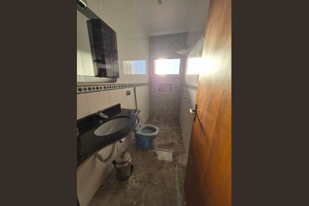 Casa para alugar com 250m², 3 quartos e 3 vagas Casa para alugar com 250m², 3 quartos e 3 vagasBanheiro social