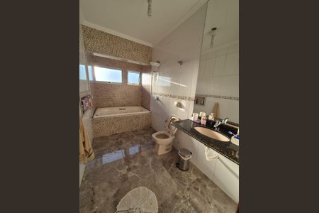 Casa para alugar com 250m², 3 quartos e 3 vagas Casa para alugar com 250m², 3 quartos e 3 vagasSuíte