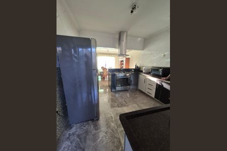 Casa para alugar com 250m², 3 quartos e 3 vagas Casa para alugar com 250m², 3 quartos e 3 vagasCozinha