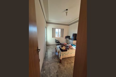 Casa para alugar com 250m², 3 quartos e 3 vagas Casa para alugar com 250m², 3 quartos e 3 vagasQuarto
