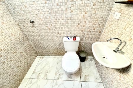 Casa de condomínio à venda com 64m², 2 quartos e 1 vagaBanheiro da Suíte 1