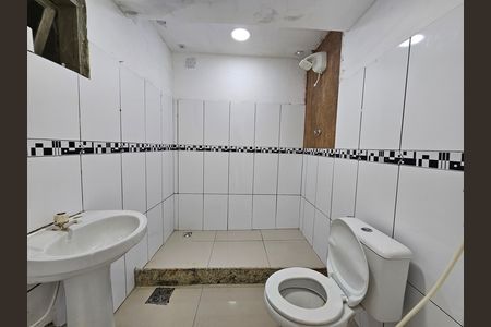 Casa para alugar com 100m², 2 quartos e 1 vaga Casa para alugar com 100m², 2 quartos e 1 vagaBanheiro 1