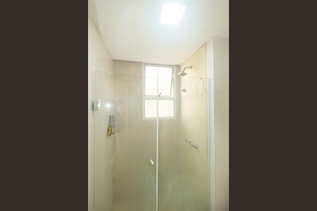 Banheiro de apartamento para alugar com 2 quartos, 43m² em Santa Cruz, Rio de Janeiro
